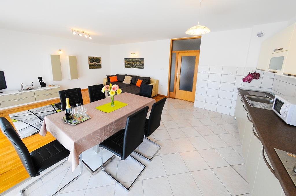 Apartments Rajic Split Ruang foto